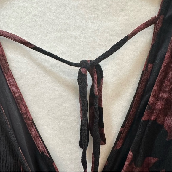 Torrid Plus Size 2 Black Red Floral Gauze Tie Back V Neck Shorts Romper 18-20 - Picture 7 of 11